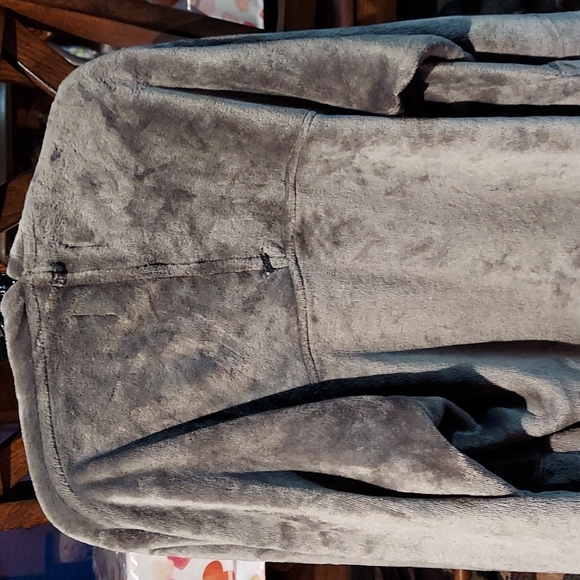 Like newAdult Small UGG brand grey women's bathrobe/lounger fleece.Side pockets. - Picture 7 of 9